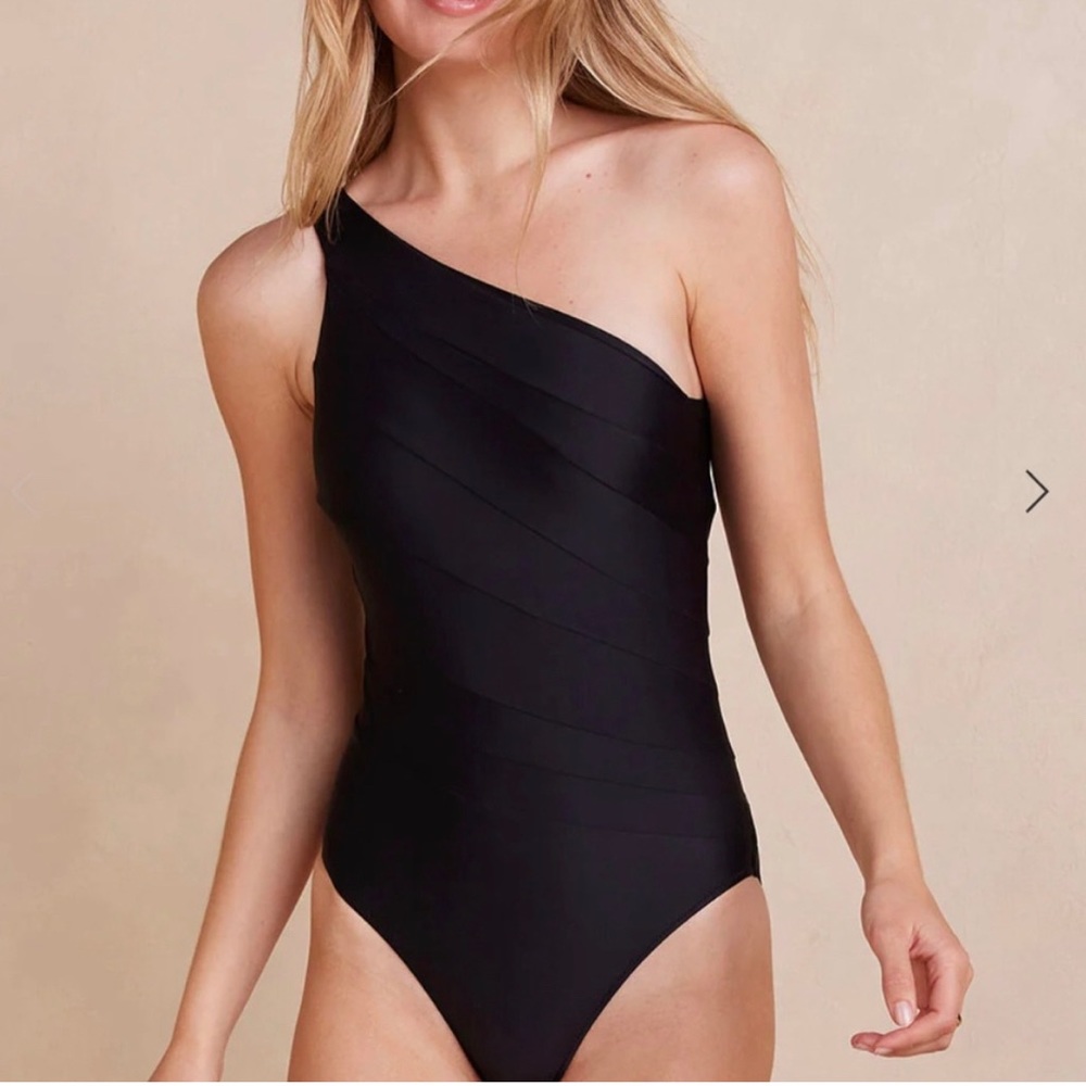 NEW WITH TAGS.  THE SIDESTROKE SWIMSUIT FROM SUMMERSALT. NEVER WORN!